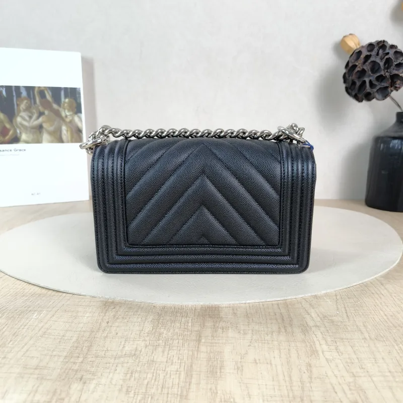 Chanel Crossbody Bag v leboy Black Grained Calfskin Small 20.5 × 8.5 × 12 cm 29 — cover view 4 of 5