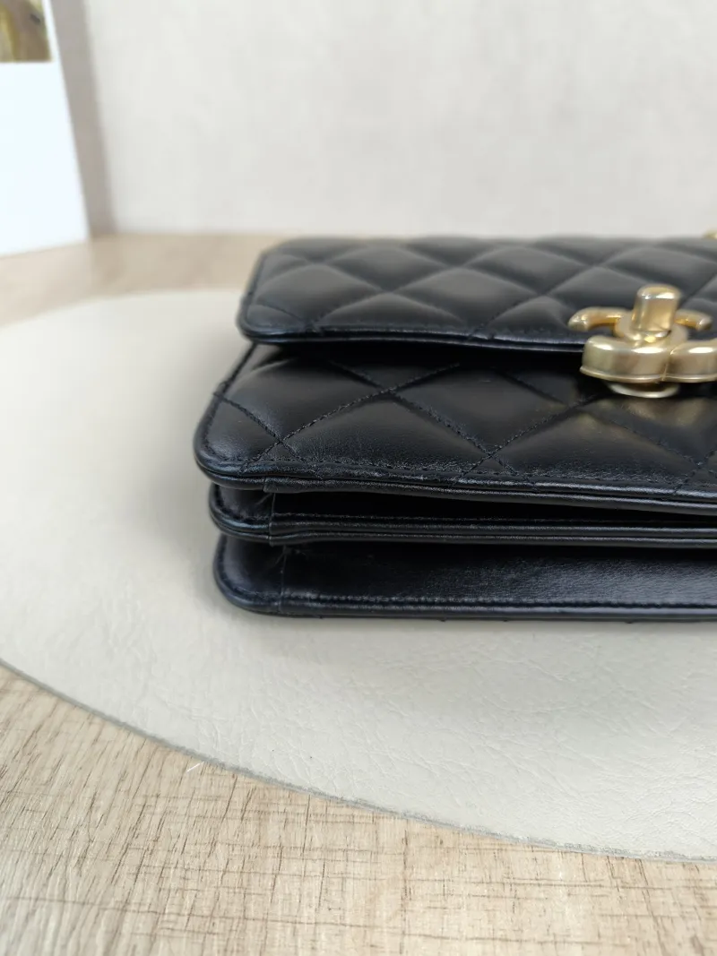 Chanel Crossbody Bag Crossbody Bag Black Lambskin One Size19.5 × 4 × 14.5 cm — detail view 5 of 14