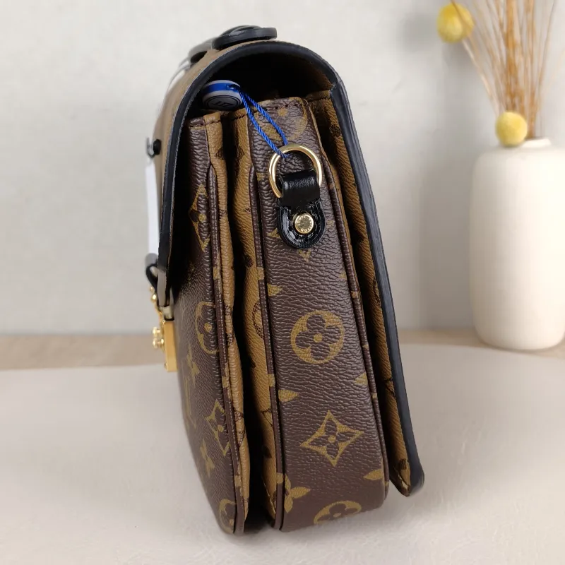 Louis Vuitton Crossbody Bag Pochette Métis Monogram Colorblock PVC Medium 25 × 7 × 19 cm — detail view 13 of 14