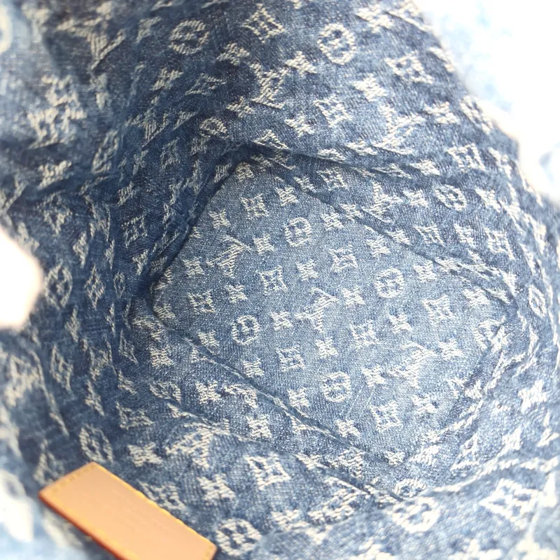 Louis Vuitton Crossbody Bag NANO NOÉ Bucket Bag Nano Blue nano 20.5 × 9 × 17.5 cm — detail view 11 of 11
