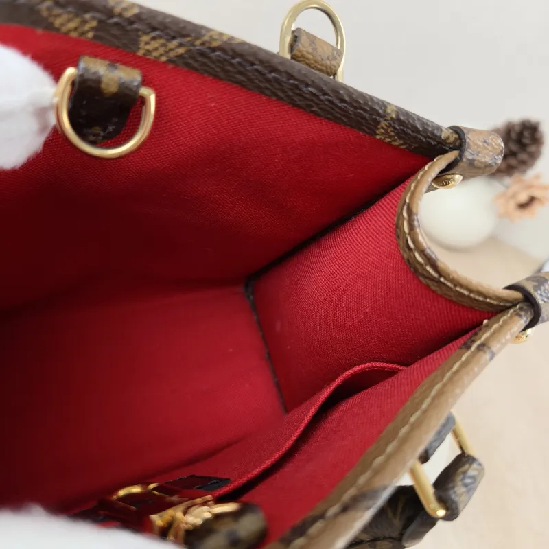 Louis Vuitton Crossbody Bag Onthego BB Monogram PVCBB18 × 8.5 × 15 cm — detail view 9 of 12