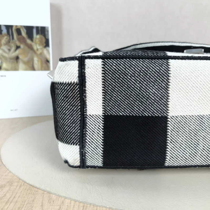 DIOR Crossbody Bag camp Messenger Bag Colorblock Canvas Medium29 × 12 × 22 cm — detail view 1 of 11