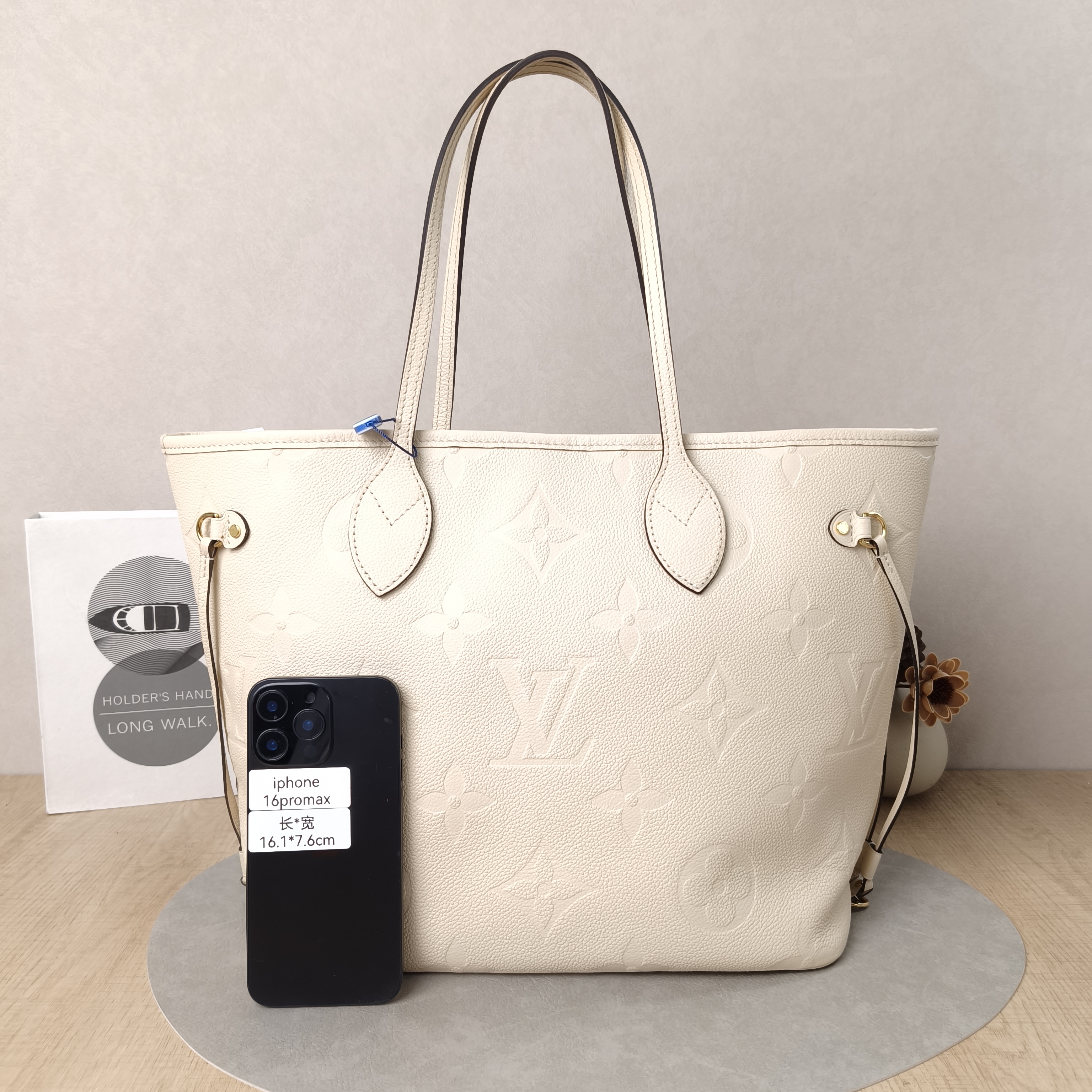 Louis Vuitton Shoulder Bag Neverfull White Empreinte Embossed Calfskin Monogram Medium31 × 14 × 28 cm — cover view 4 of 5