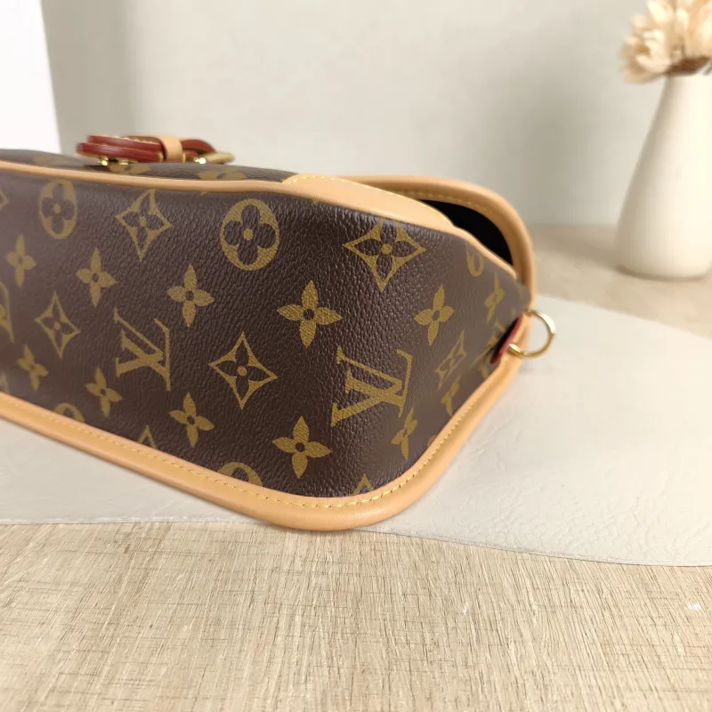 Louis Vuitton Crossbody Bag Diane Baguette Bag Shoulder Strap PVC Small 24 × 9 × 15 cm — detail view 1 of 12