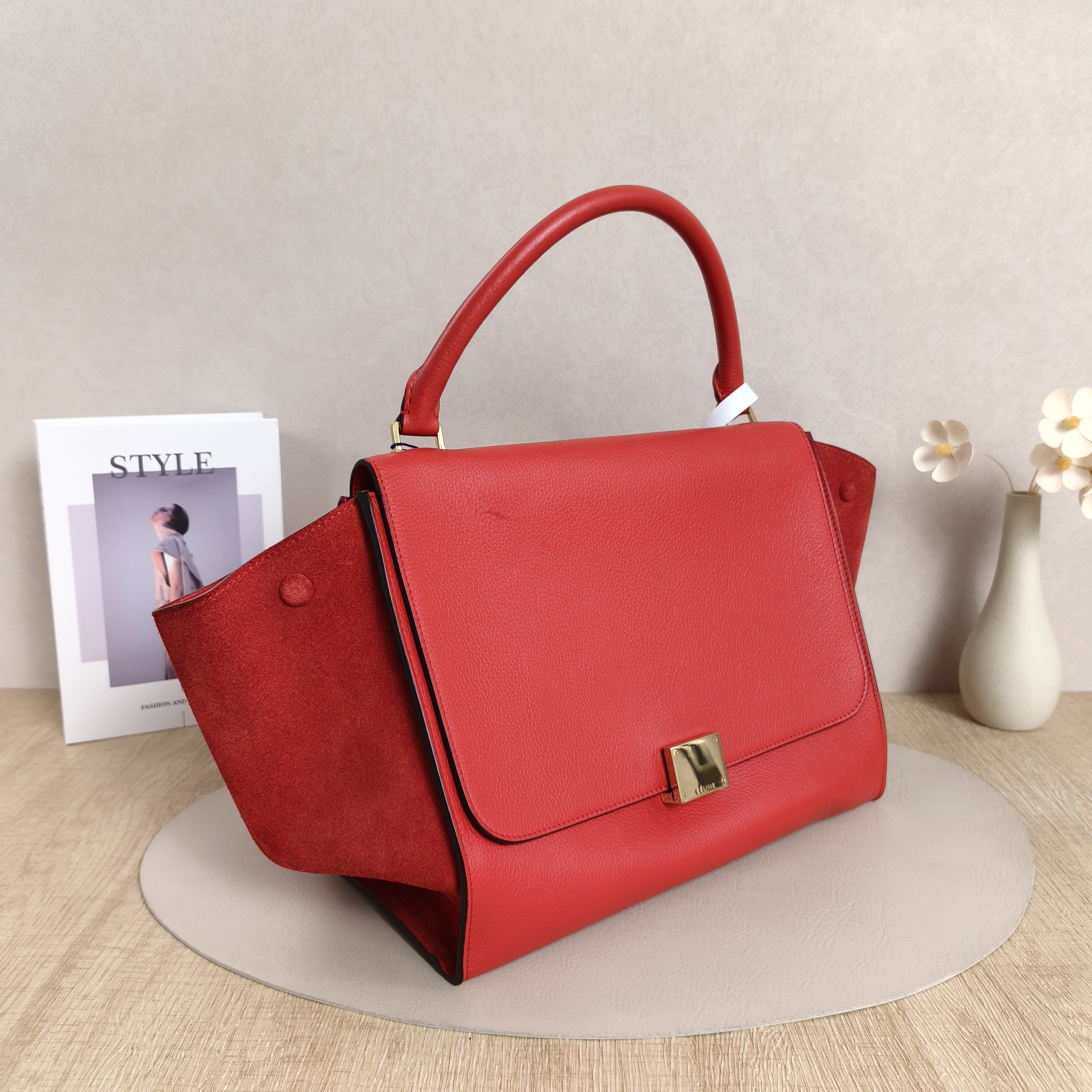 CELINE Shoulder Bag Red Calfskin · Shoulder Strap · 30 × 17 × 22 cm — cover view 4 of 9