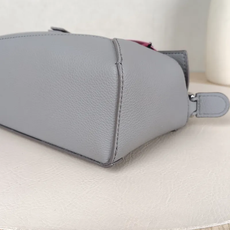 LOEWE Crossbody Bag Puzzle Grey Calfskinmini18 × 8 × 12.5 cm — detail view 10 of 11