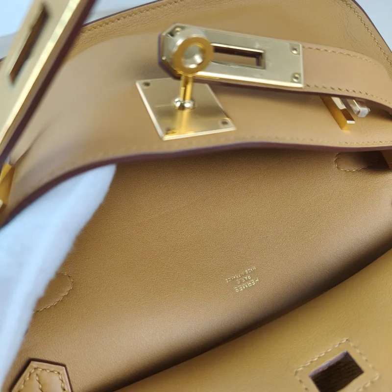 Hermès Crossbody Bag Jypsiere 23 4B Swift Calfskin Mini 23 × 5 × 17 cm W — detail view 3 of 12