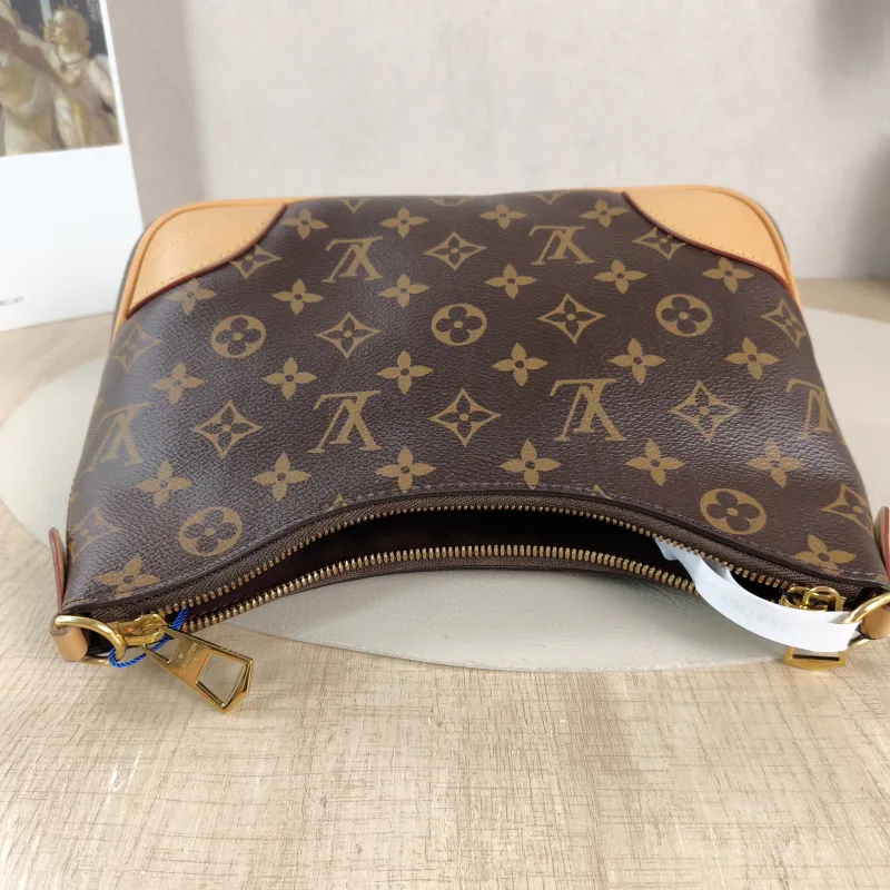 Louis Vuitton Crossbody Bag Boulogne PVC Small 26 × 9.5 × 16 cm — detail view 5 of 9