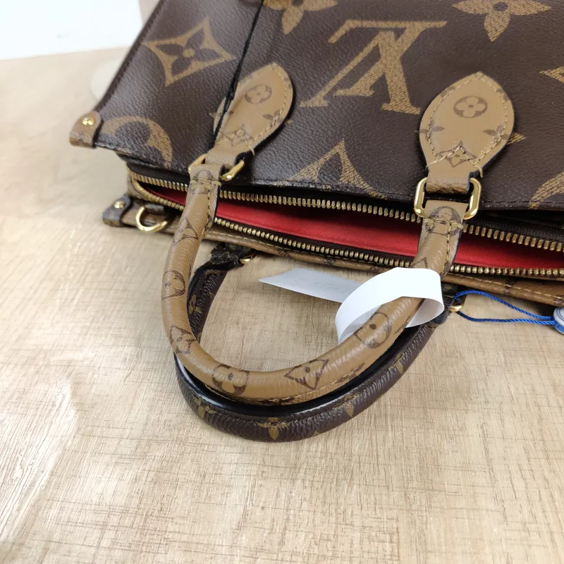 Louis Vuitton Crossbody Bag Onthego East West Two Straps Monogram PVC Small 25 × 10 × 13 cm — detail view 6 of 12