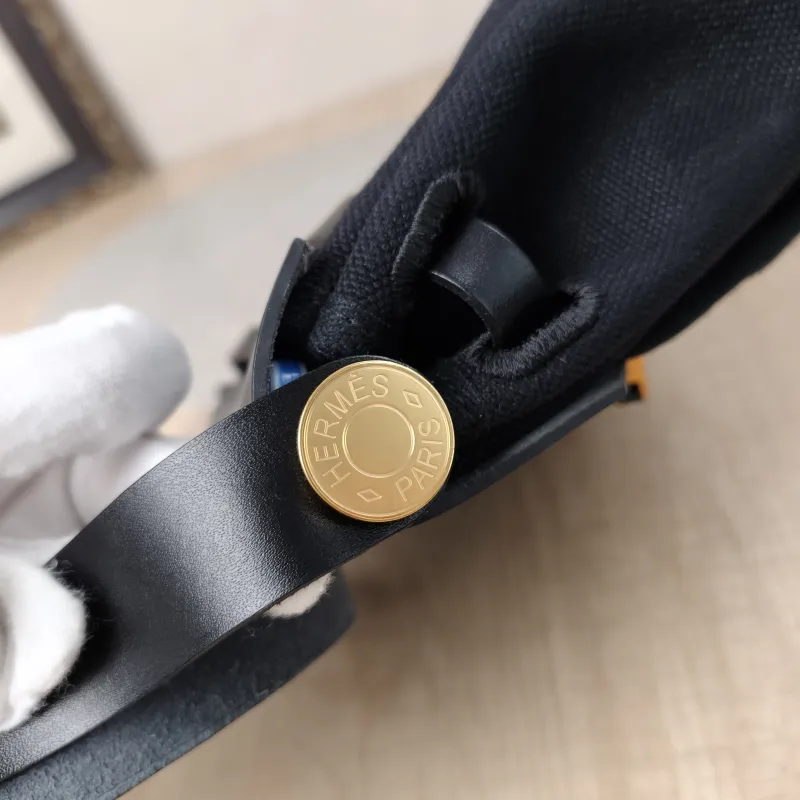 Hermès Crossbody Bag Herbag Zip 20Black Calfskin，Canvasmini20.5 × 7 × 16.5 cm — detail view 6 of 19