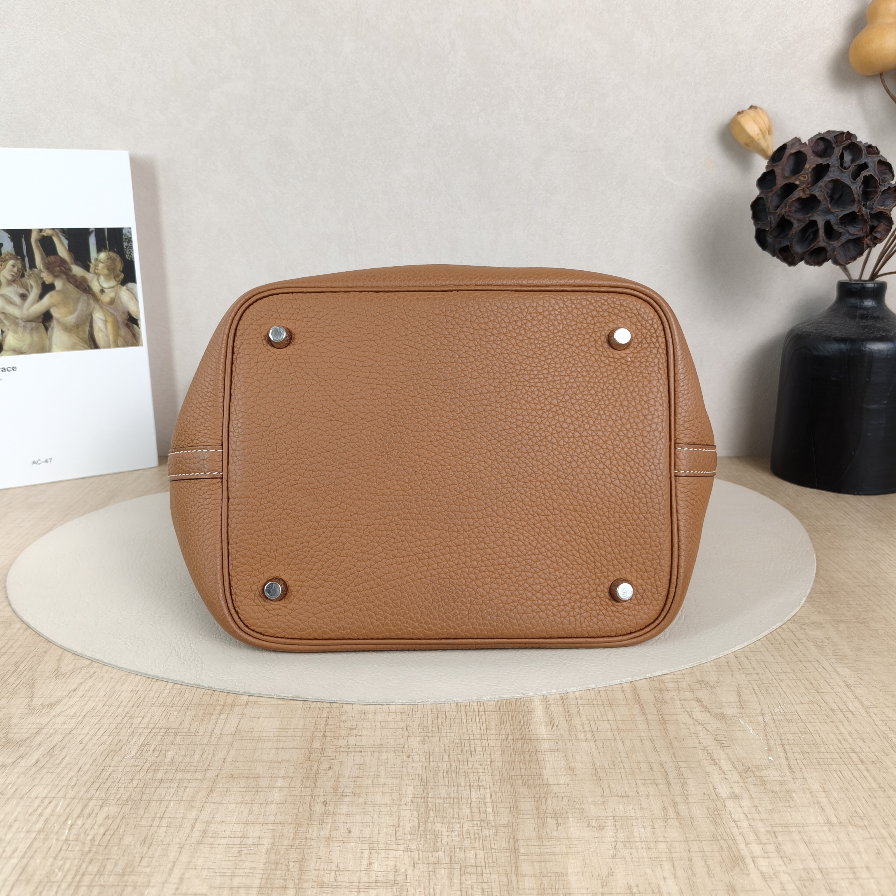 Hermès Top Handle Bag Picotin Lock 22 22 Clemence Taurillon TC Calfskin Medium22 × 18 × 21 cm — cover view 2 of 5