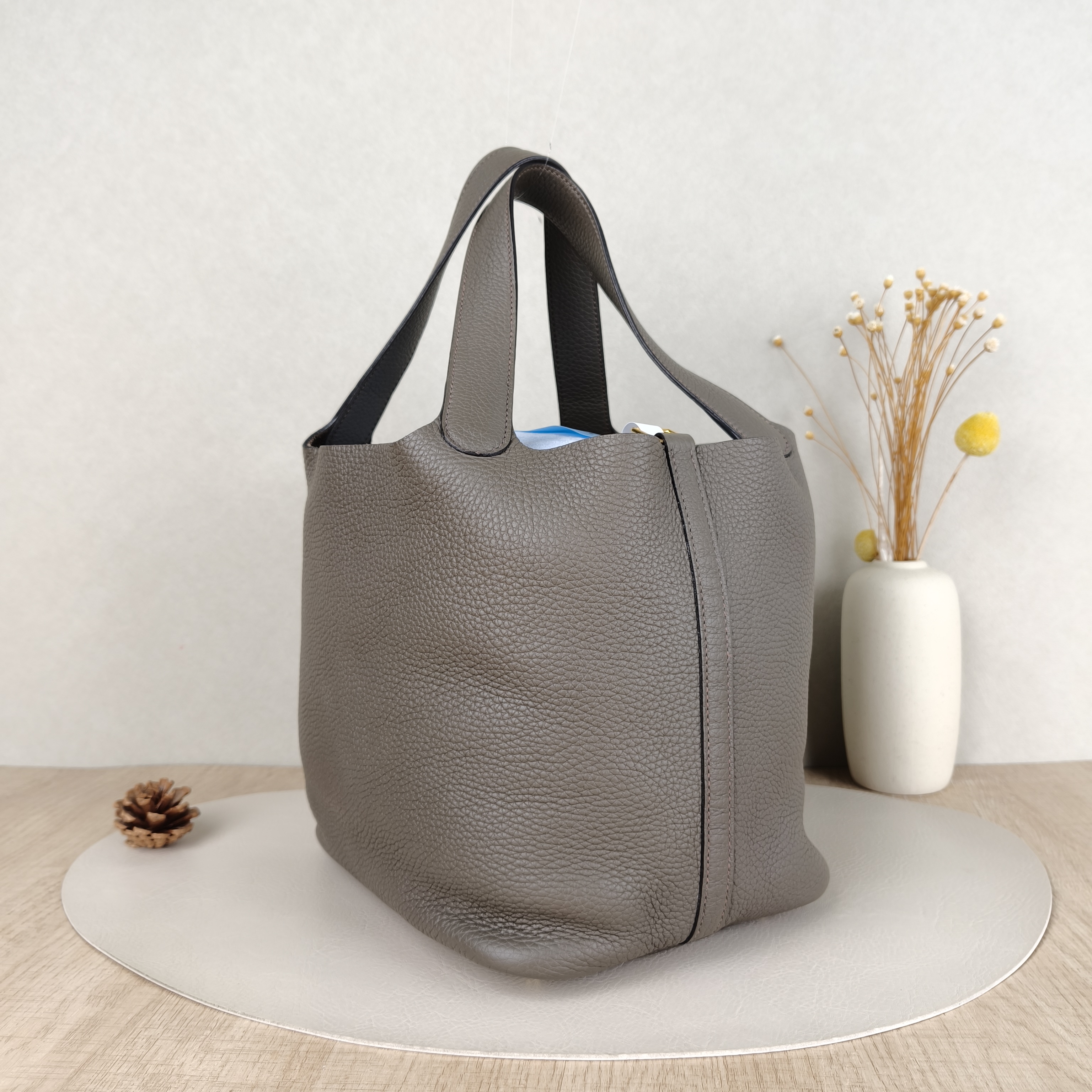 Hermès Top Handle Bag Picotin Lock 22 228F Taurillon Clemence TC Calfskin Medium22 × 17 × 21 cm — cover view 2 of 5