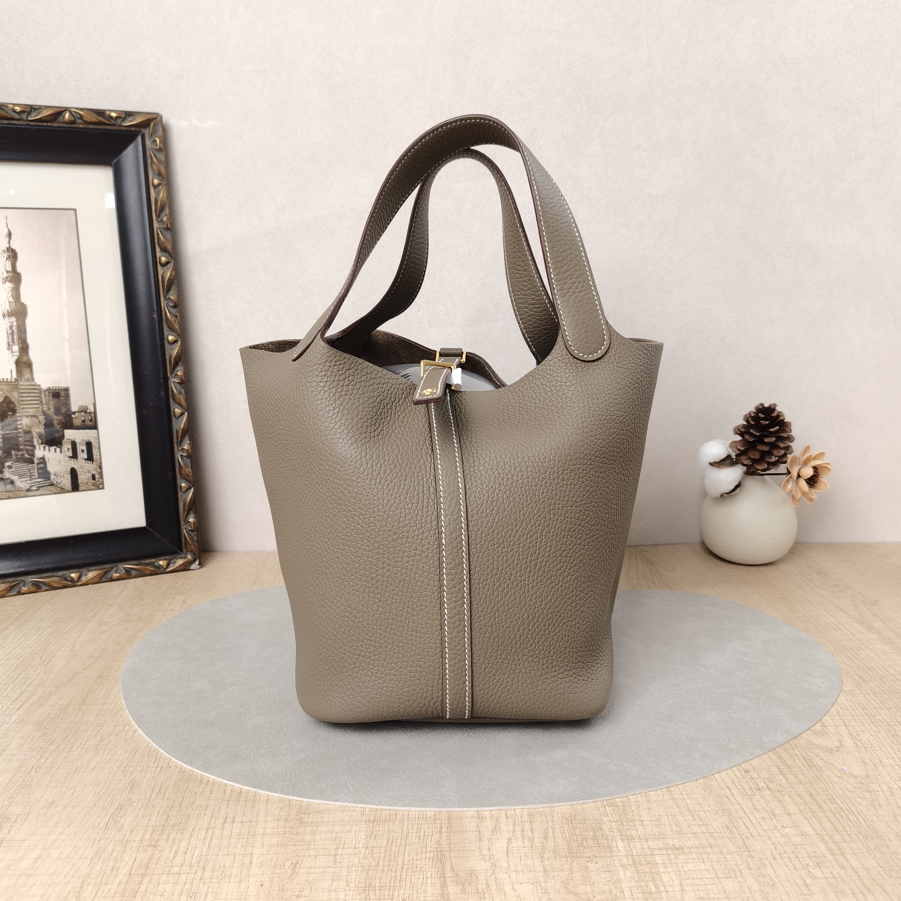 Hermès Top Handle Bag Picotin Lock 22 22 Clemence Taurillon TC Calfskin Medium22 × 18 × 21 cm
