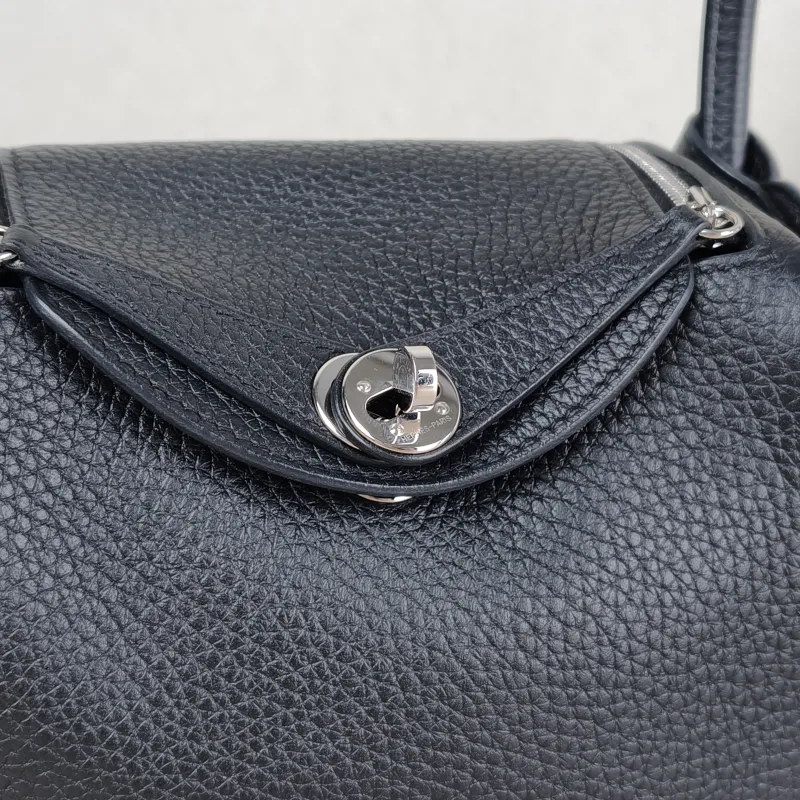 Hermès Crossbody Bag Lindy Mini 19 89Black TC Calfskin Mini 19 × 9.5 × 13 cm K — detail view 1 of 11