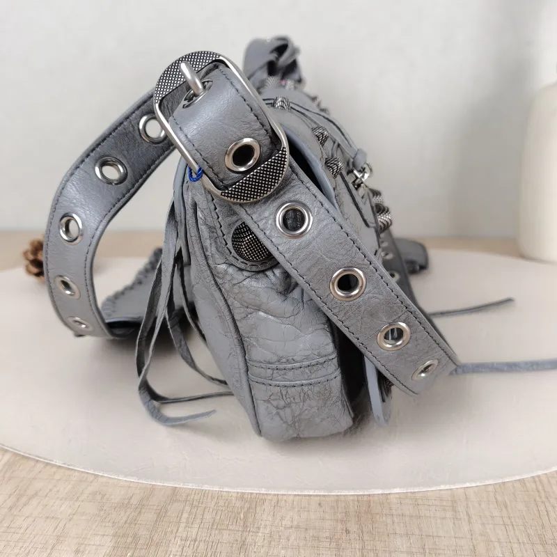 BALENCIAGA Crossbody Bagle cagole Crossbody Bag Grey Lambskin One Size24 × 5 × 14 cm — detail view 3 of 14