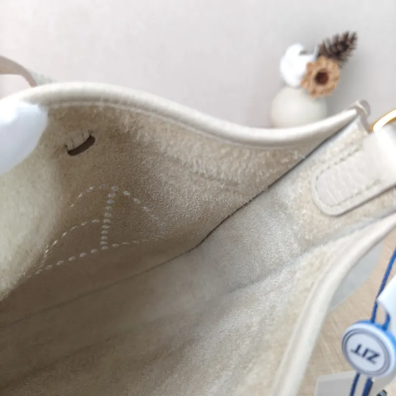 Hermès Crossbody Bag Evelyne Mini 16 Mini 16 TC Calfskin Mini 17 × 5.5 × 18 cm U — detail view 9 of 13