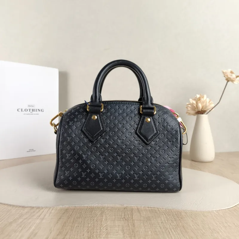 Louis Vuitton Crossbody Bag Speedy20Black Calfskin Small20.5 × 12 × 13.5 cm