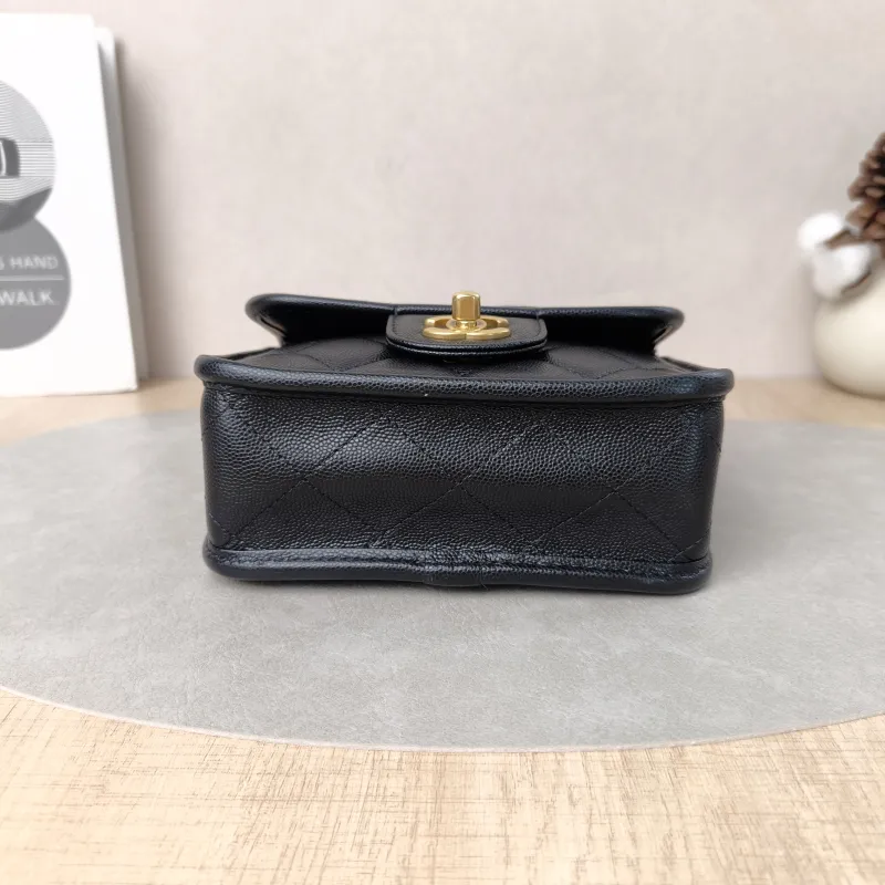 Chanel Crossbody Bag25b Messenger Bag Black Grained Calfskin Small17 × 7 × 16.5 cm — cover view 3 of 6