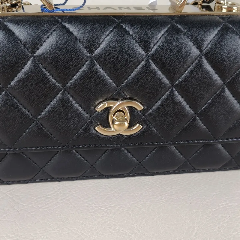 Chanel Crossbody Bag trendy cc woc Black Lambskinmini19.2 × 3.5 × 12.3 cm — detail view 8 of 14