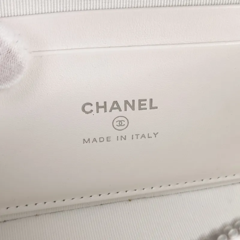 Chanel Crossbody Bag lp Box Bag Top Handle Crossbody Bag White Calfskin One Size 19.5 × 5 × 17 cm — detail view 13 of 13