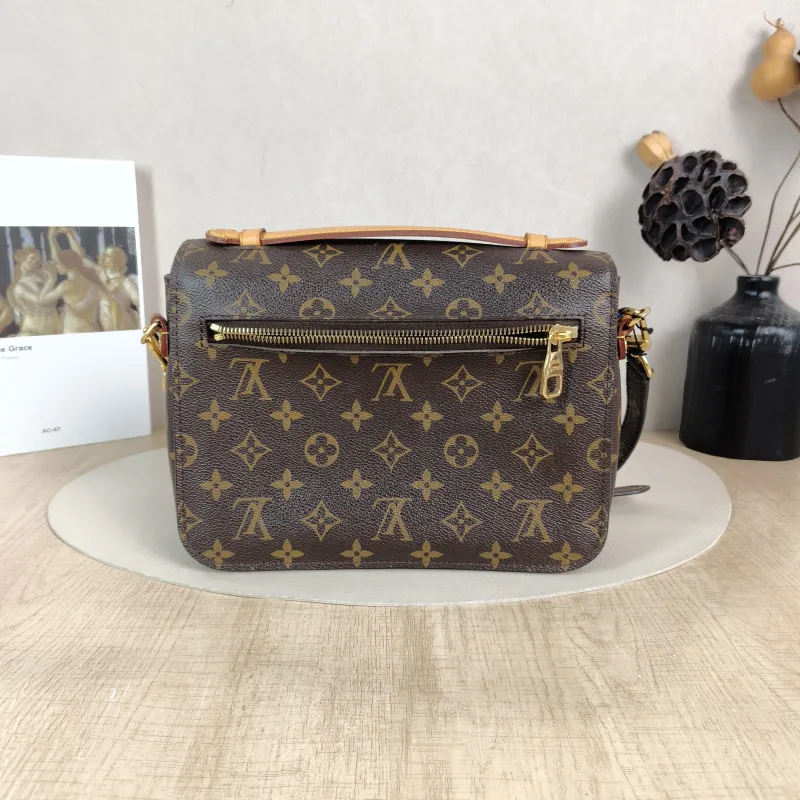 Louis Vuitton Crossbody Bag Pochette Métis Monogram PVC Medium 25 × 7 × 19 cm — cover view 2 of 6