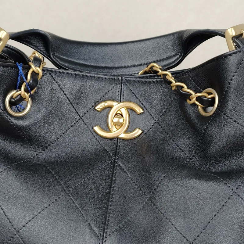 Chanel Shoulder Bag hobo Black Calfskin One Size27 × 11 × 29 cm — detail view 11 of 11