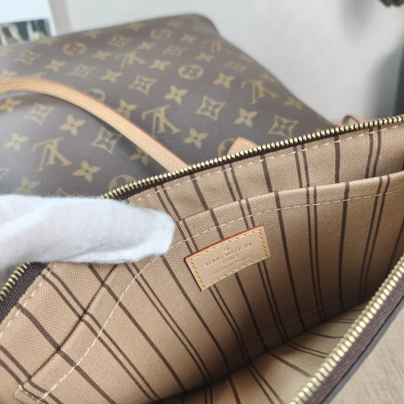 Louis Vuitton Shoulder Bag Neverfull Monogram PVC Medium 31 × 14 × 28 cm — detail view 6 of 13