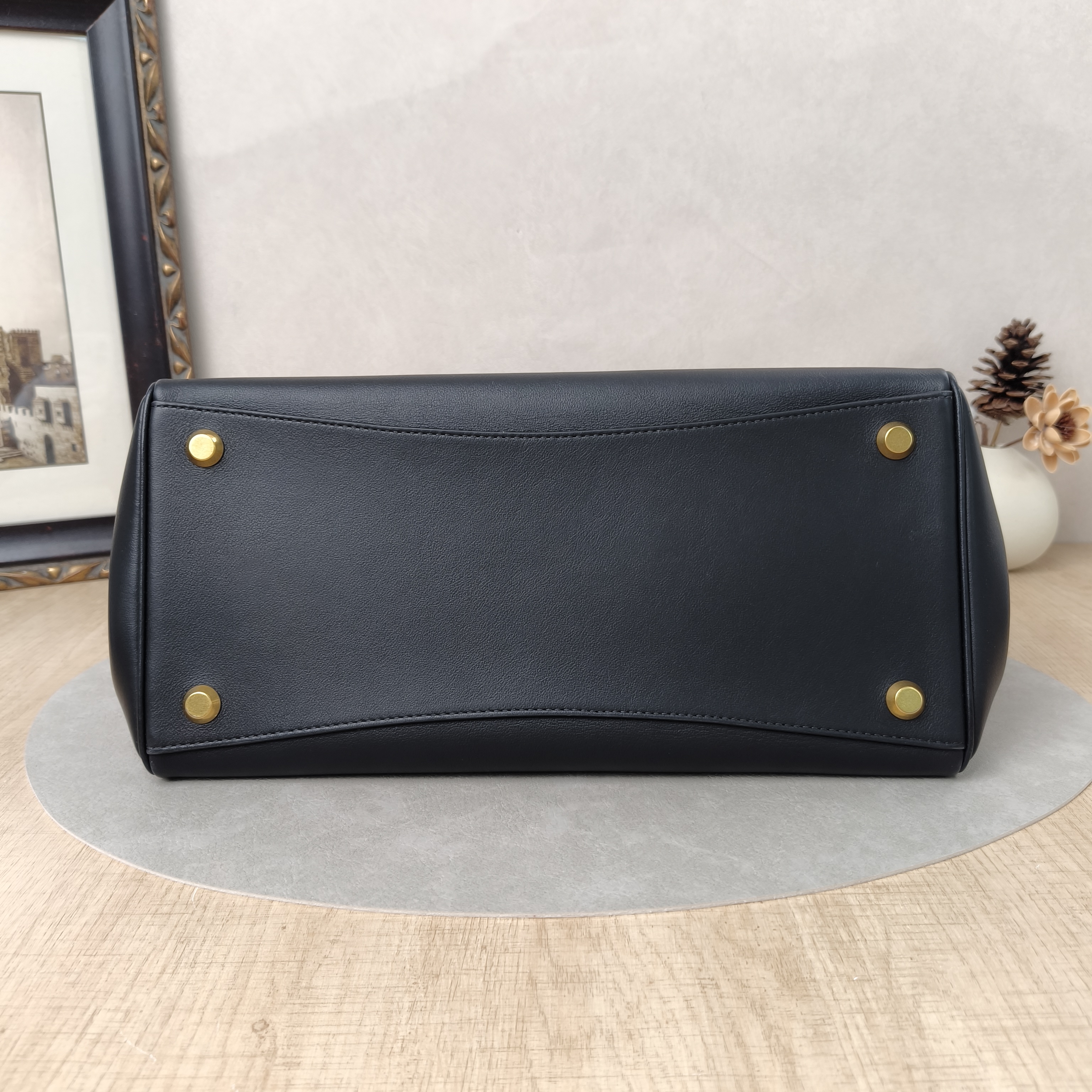 BALENCIAGA Top Handle Bag Hampton Carry All Top Handle Bag Black Calfskin Small32 × 16 × 25 cm — cover view 3 of 5