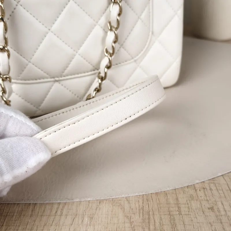 Chanel Crossbody Bag Trendy CC White Lambskinmini19.5 × 8 × 14.5 cm — detail view 14 of 17