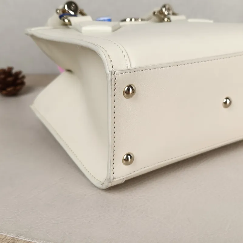 GUCCI Top Handle Bag Diana Top Handle Bag White Calfskin Small 20 × 10 × 16 cm — detail view 6 of 10
