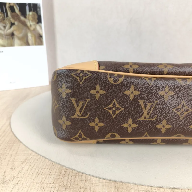 Louis Vuitton Crossbody Bag ODEON Monogram PVC Medium 31 × 11 × 27 cm — detail view 4 of 12