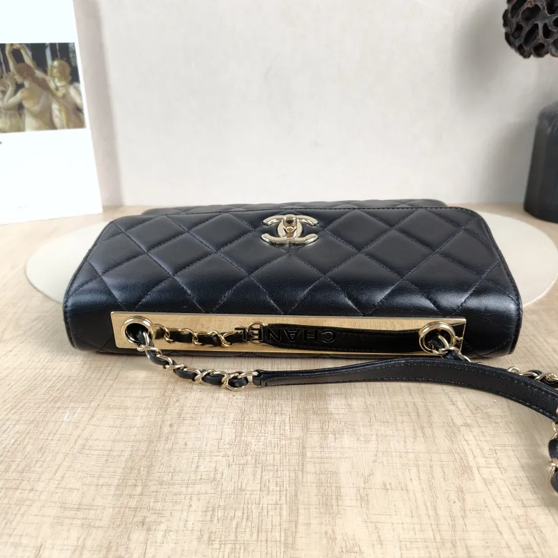 Chanel Shoulder Bagtrendy cc Shoulder Bag Black Lambskin Medium26 × 6 × 17 cm — detail view 9 of 13