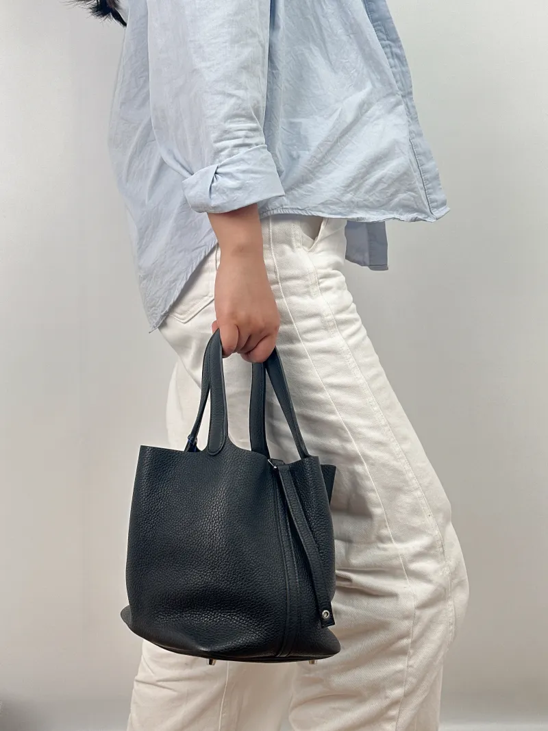 Hermès Top Handle Bag Picotin Lock 22 22 Black TC Calfskin Medium 22 × 18 × 21 cm C — on-model view 1 of 2