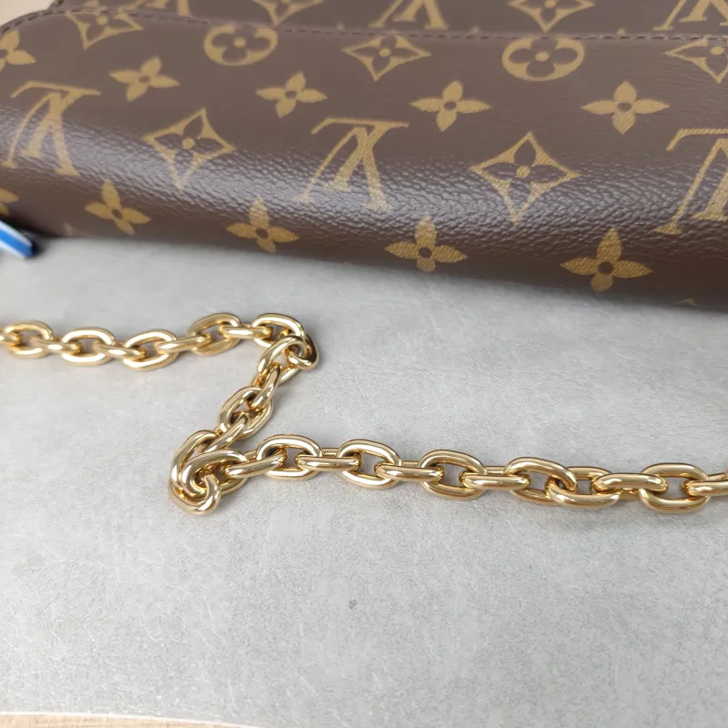 Louis Vuitton Crossbody Bag IVY Monogram PVC Small 23.5 × 4.3 × 12 cm — detail view 6 of 11