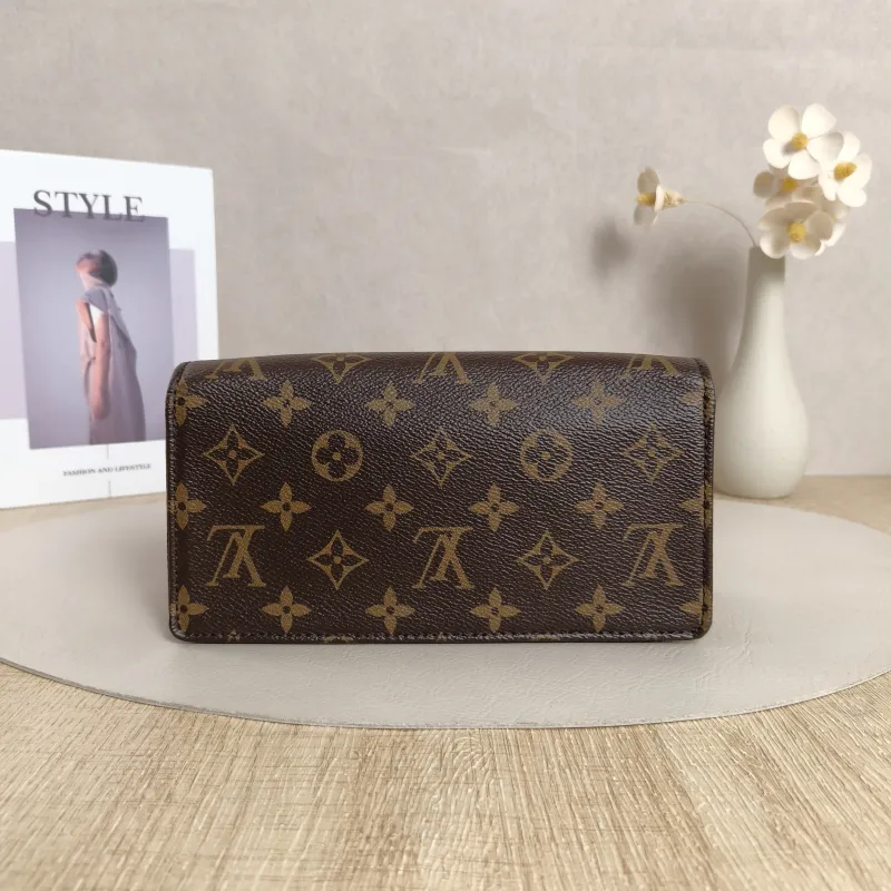 Louis Vuitton Crossbody Bag LILY Chain Bagwoc Monogram PVC One Size21 × 3.5 × 10.5 cm — cover view 9 of 12