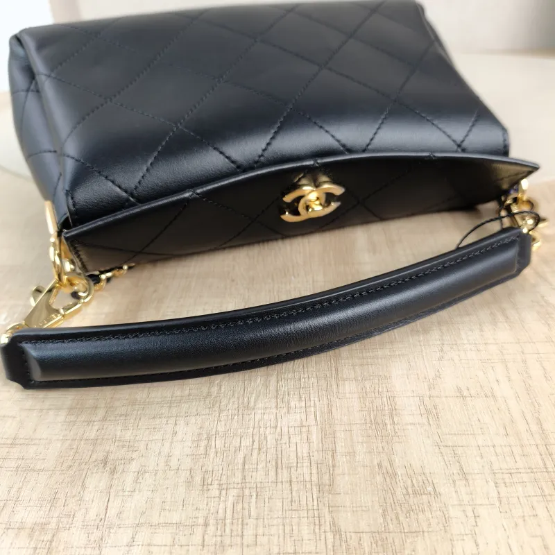 Chanel Crossbody Bag c Logo Black Calfskin One Size 23 × 7.5 × 16 cm — detail view 12 of 13