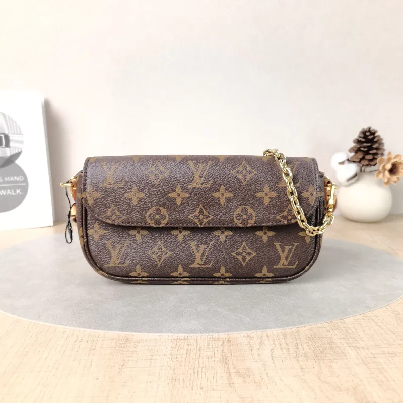 Louis Vuitton Crossbody Bag IVY Monogram PVC Small23.5 × 4.3 × 12 cm