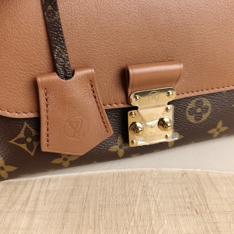 Louis Vuitton Crossbody Bag MADELEINE PVC · Calfskin BB 24.5 × 8 × 16 cm — detail view 6 of 11