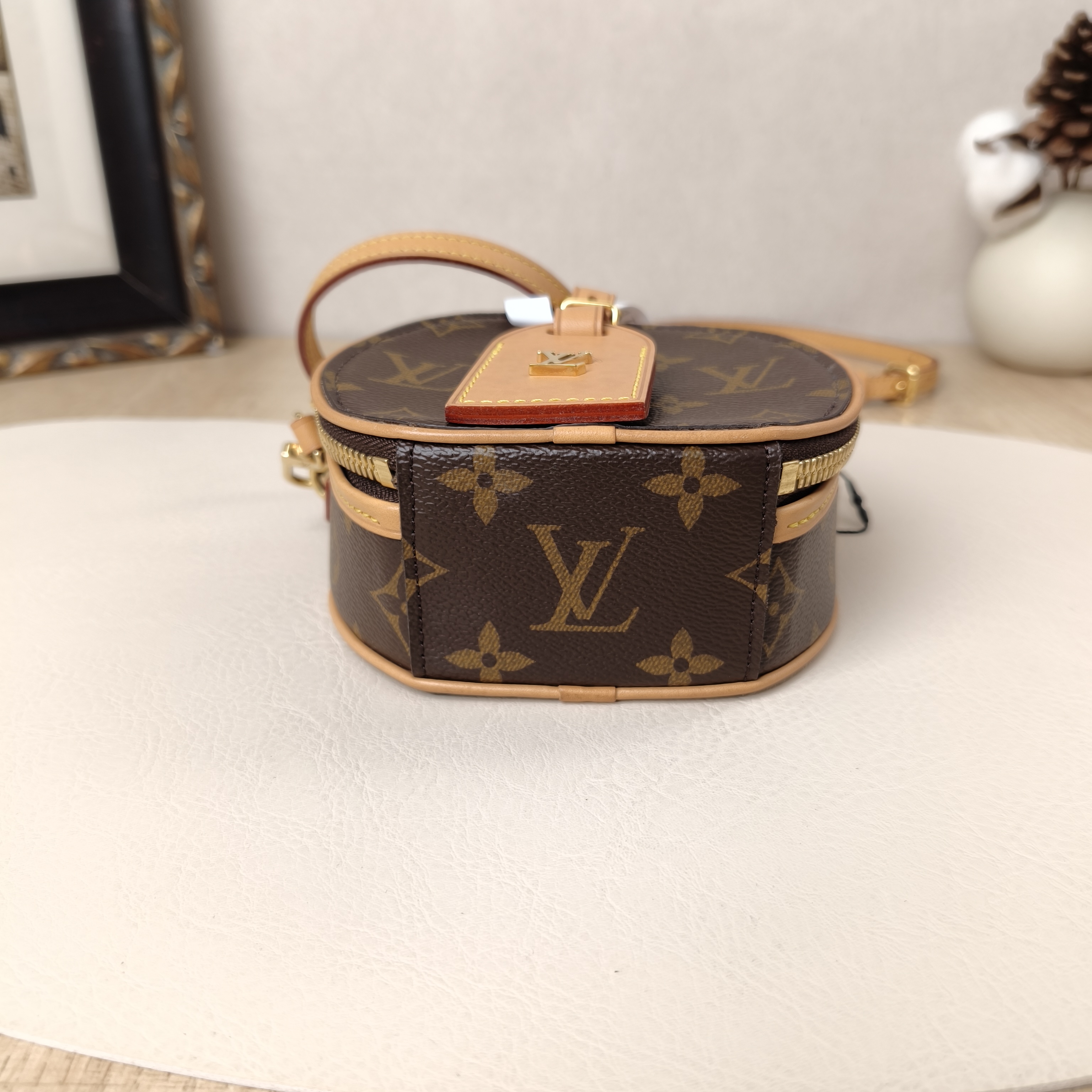 Louis Vuitton Crossbody Bag Mini BOITE CHAPEAU Monogram PV Cmini13 × 6.5 × 12 cm — cover view 4 of 10