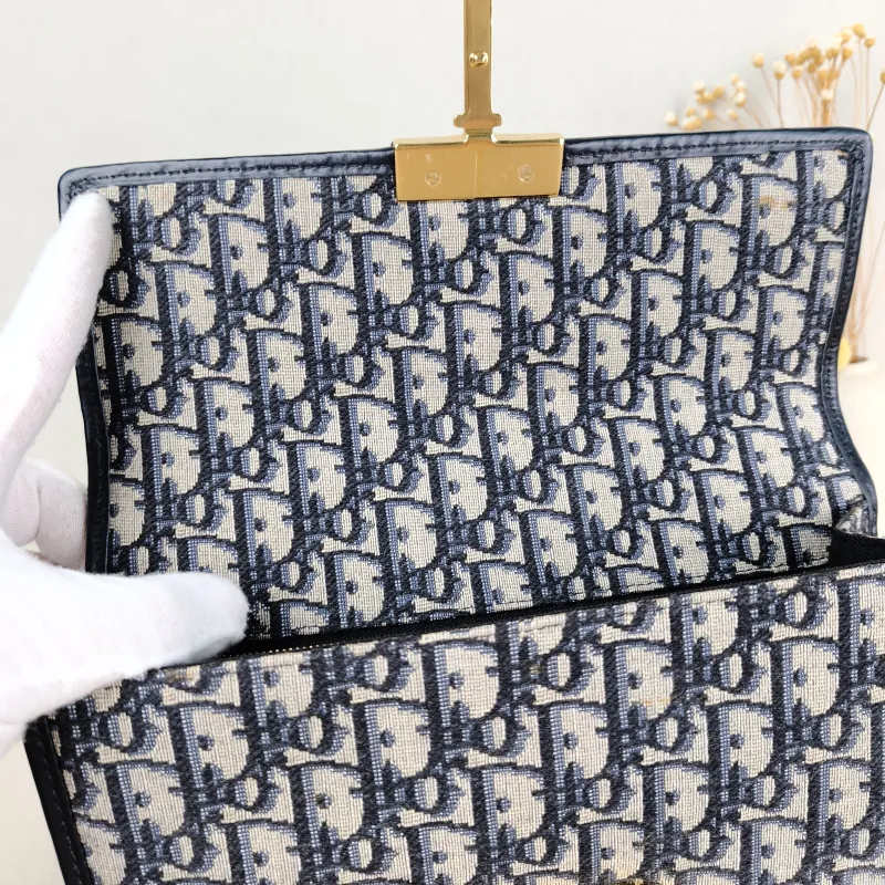 DIOR Crossbody Bag 30Montaigne 30 Edition Canvas Medium 25 × 9 × 16.5 cm — detail view 10 of 12