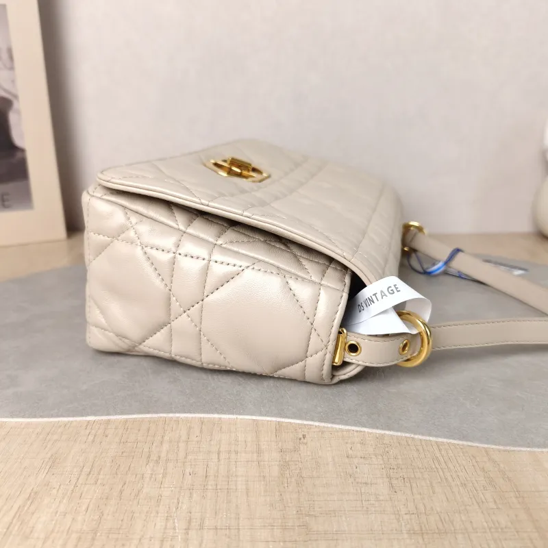 DIOR Crossbody Bag Caro Chain Bag Taupe Lambskin Medium 25.5 × 9 × 15.5 cm — detail view 4 of 13