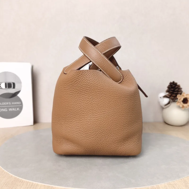 Hermès Top Handle Bag Picotin Lock 18 1837 Brown Taurillon Clemence TC Calfskin Small18 × 13 × 18 cm — detail view 15 of 18