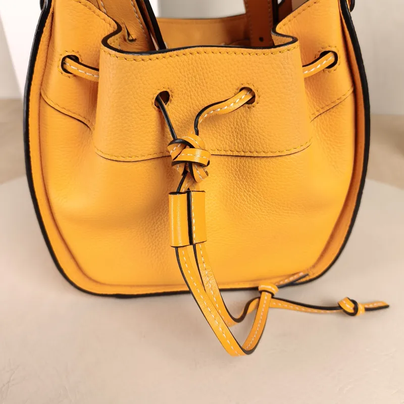 LOEWE Crossbody Bag Hammock Calfskinmini17 × 11 × 19.5 cm — detail view 4 of 11