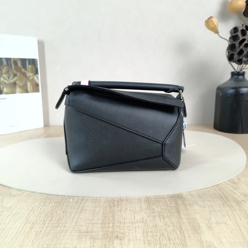 LOEWE Crossbody Bag Puzzle Black CC alfskinmini18 × 8 × 12.5 cm