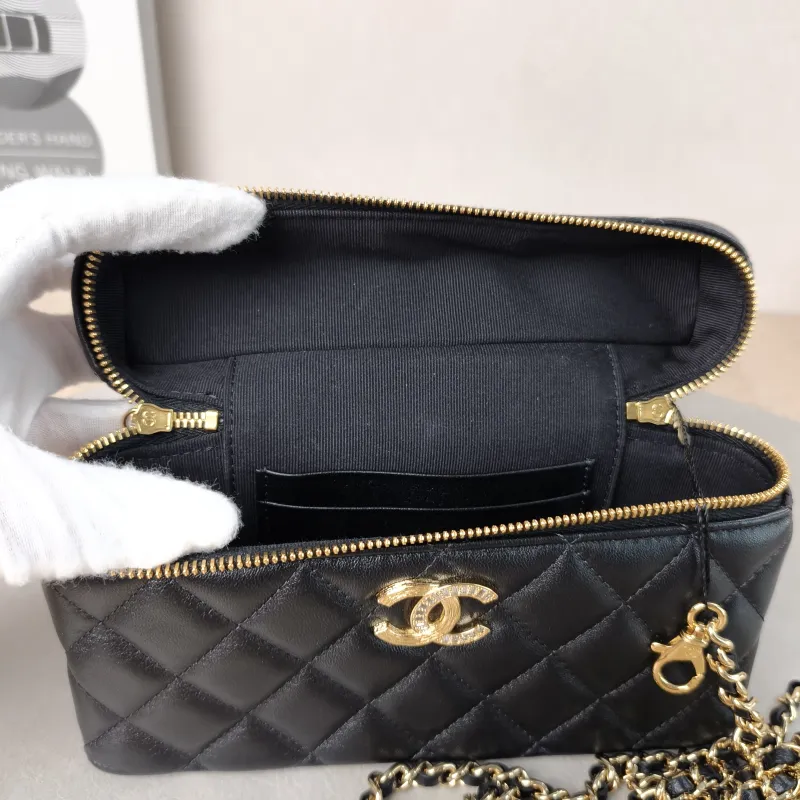 Chanel Crossbody Bag lp Box Bag Black Lambskin One Size 19.5 × 5 × 17 cm — detail view 1 of 12