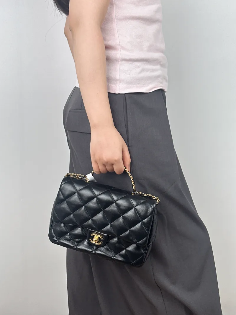 Chanel Crossbody Bag Black SL ambskin Medium25 × 8 × 16 cm — on-model view 2 of 2