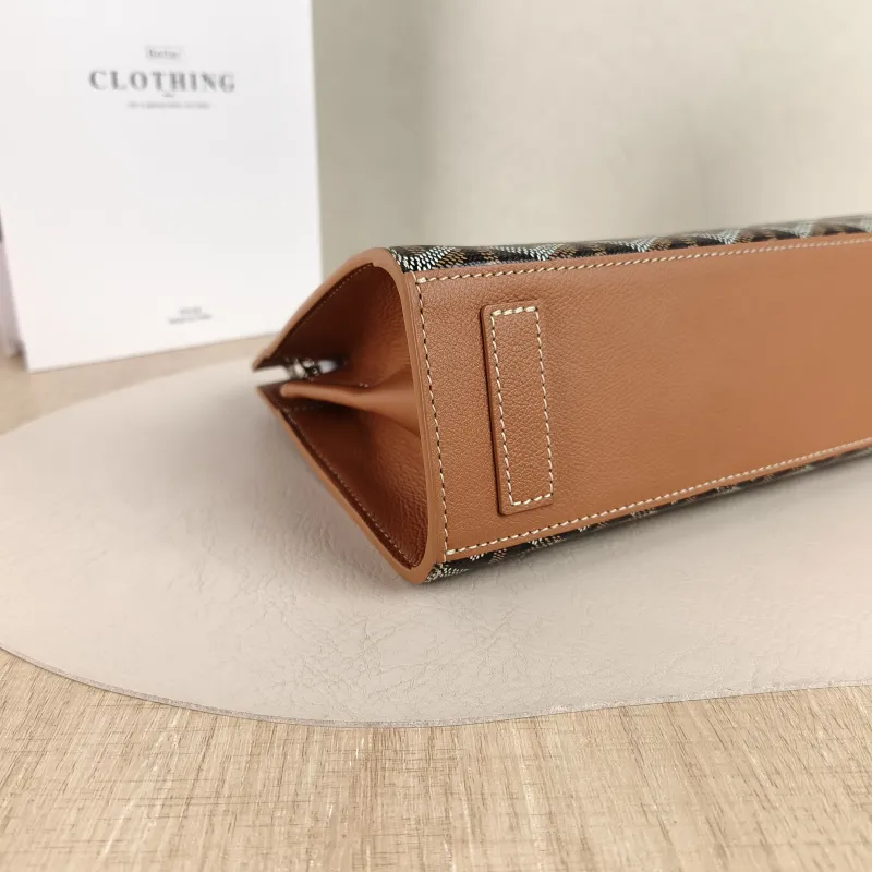 GOYARD Shoulder Bag Rouette Shoulder Bag Brown ine Canvas Small25.5 × 9 × 18 cm — detail view 8 of 10