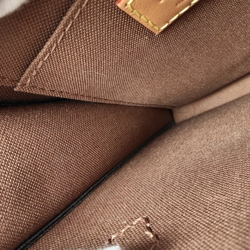 Louis Vuitton Crossbody Bag PETIT SAC PLAT Mini Monogram PV Cmini14 × 5 × 17 cm — detail view 7 of 9