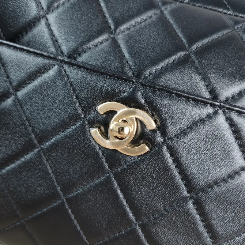 Chanel Crossbody Bag Bowling Bag Black Lambskin One Size 31 × 9 × 19 cm — detail view 3 of 10