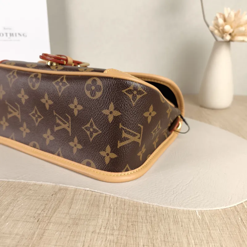 Louis Vuitton Crossbody Bag Diane Baguette Bag Shoulder Strap PVC Small 24 × 9 × 15 cm — detail view 7 of 12